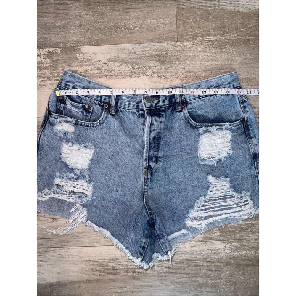 90s Boyfriend Distressed Denim Shorts Light Wash Frayed Raw Hem Festival Size 13 - Picture 8 of 8